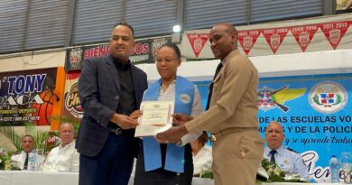 Secretario general Ayuntamiento participa en graduación cientos estudiantes Escuelas Vocacionales Fuerzas Armadas y Policía