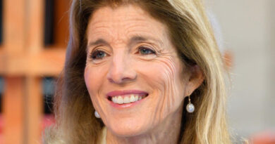 Caroline Kennedy pide que rechacen a su primo