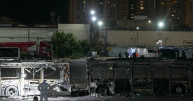 Explotan autobuses en el centro de Israel