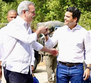 El presidente Luis Abinader y Wellington Arnaud, director del INAPA, dejaron inaugurada la ampliación del acueducto Maimón, en la provincia monseñor Nouel