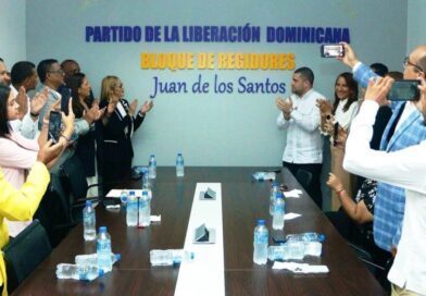 Regidores PLD designan con nombre Juan de los Santos su local en SDE