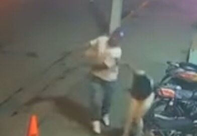 Queda captado momento en que hombre agrede a mujer en Santiago
