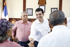 Wellington Arnaud se reune con comunitarios de Sajoma a quienes informa construcción de nuevo acueducto