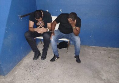 ¡Insólito! Apresan dos policías por atracar a otro miembro de la institución en Boca Chica