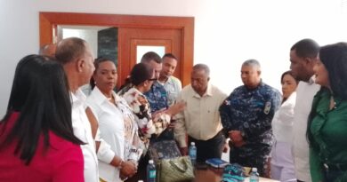 Director Regional de Policía en San Cristóbal recibe comunicadores en cordial visita institucional