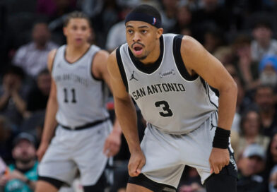 Keldon Johnson gana el premio Sexto Hombre del Año de la NBA, superando a Jaquez y Hardaway Jr.