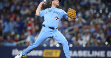 Trey Yesavage debuta con fuerza y los Azulejos vencen 3-0 a los Medias Rojas