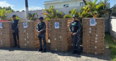 Dintel apresa ocho hombres y ocupa 545 televisores en operativo contra contrabando en SDE