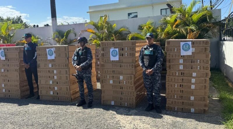 Dintel apresa ocho hombres y ocupa 545 televisores en operativo contra contrabando en SDE