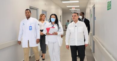 Titular del SNS realiza visita no coordinada al Hospital Mario Tolentino Dipp