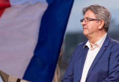 Mélenchon lanza candidatura a la presidencia