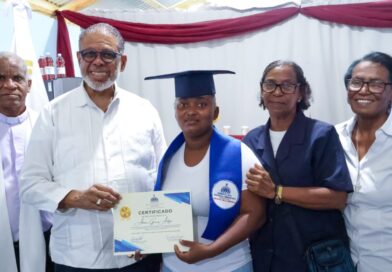 Empoderamiento femenino: 38 mujeres graduadas en San Cristóbal en productos químicos