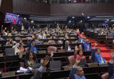 El limbo constitucional de la ley observada por Abinader que aún sigue viva en el Congreso