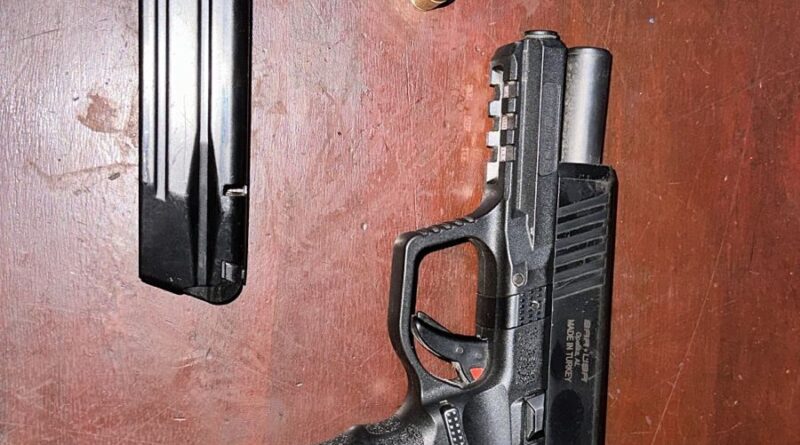 Unidad Operativa y Los Toppos de la Policía en San Cristobal sacan de circulación arma ilegal durante intervención y apresan hombre