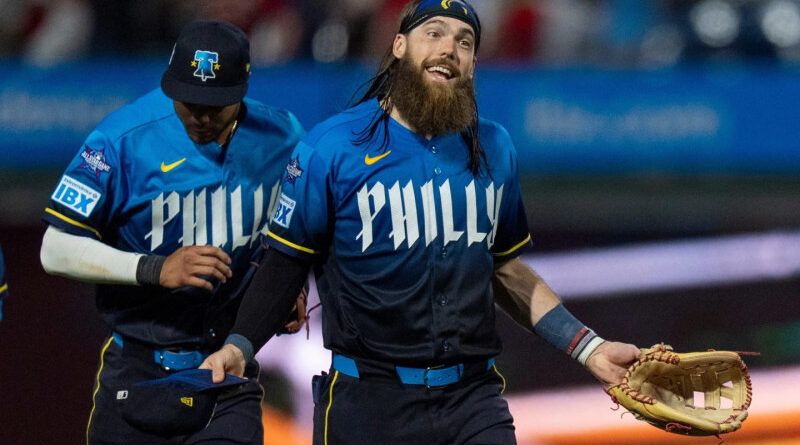 Marsh y Schwarber intercambian roles para liderar la victoria de los Filis