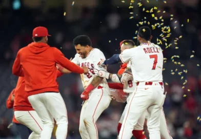 José Siri conecta sencillo decisivo, Angelinos triunfan 3-2 sobre Astros en 10 innings