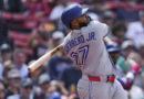 Vladi Jr. da su primer jonrón desde el 17 de mayo y Toronto vence Medias Rojas.