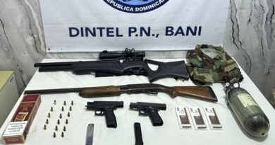 Apresan hombre en allanamientos en Baní; ocupan armas, municiones y cigarrillos de contrabando