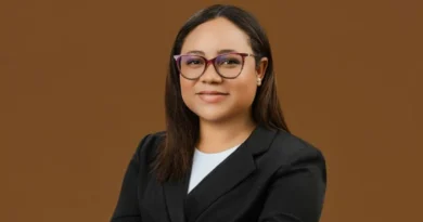 La joven Locutora de San Cristóbal Francisca Frías anuncia lanzamiento de su primer libro