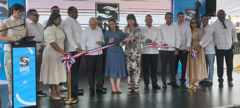 Raquel Peña y director del SNS entregan obras que fortalecen servicios de salud en Valverde