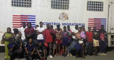Migración detiene dos colaboradores que traficaban haitianos en vehículos de la propia institución