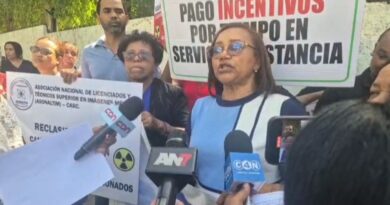 Gremios de salud piden trato igualitario para profesionales y técnicos del sector 