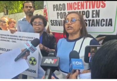 Gremios de salud piden trato igualitario para profesionales y técnicos del sector 