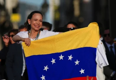 Exministro de Maduro cree que Machado debe participar en diálogos en Venezuela