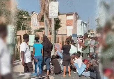 Protestan para exigir libertad de imputado por tiroteo en La Bombita, Azua