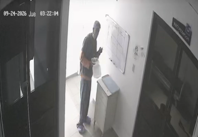 Hombre vestido de médico entra al hospital de Cienfuegos, lleva celulares a pacientes y hasta una cena ajena “se tiró”