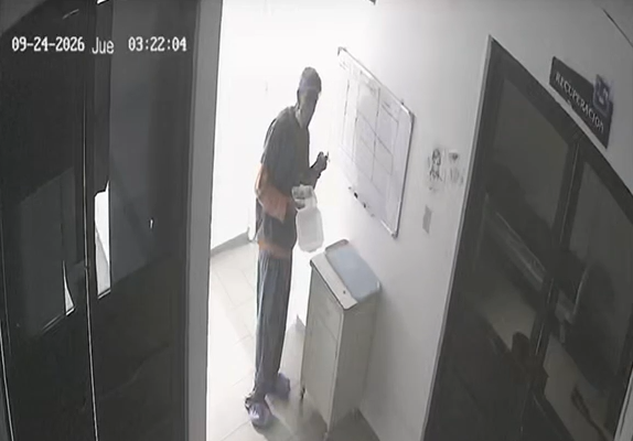 Hombre vestido de médico entra al hospital de Cienfuegos, lleva celulares a pacientes y hasta una cena ajena “se tiró”