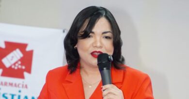 Yulibelys Wandelpool analiza los desafíos legales de la libertad de expresión en conferencia en San Cristóbal