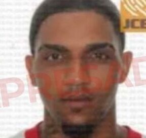 Se entrega hombre buscado por robo de RD$1.4 millones en joyería de Santiago