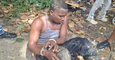Dos hombres resultan heridos tras enfrentar a agentes policiales en Villa Mella