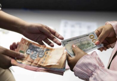 El dólar se sitúa en RD$61.68, tras repunte de 2.6 % frente al peso